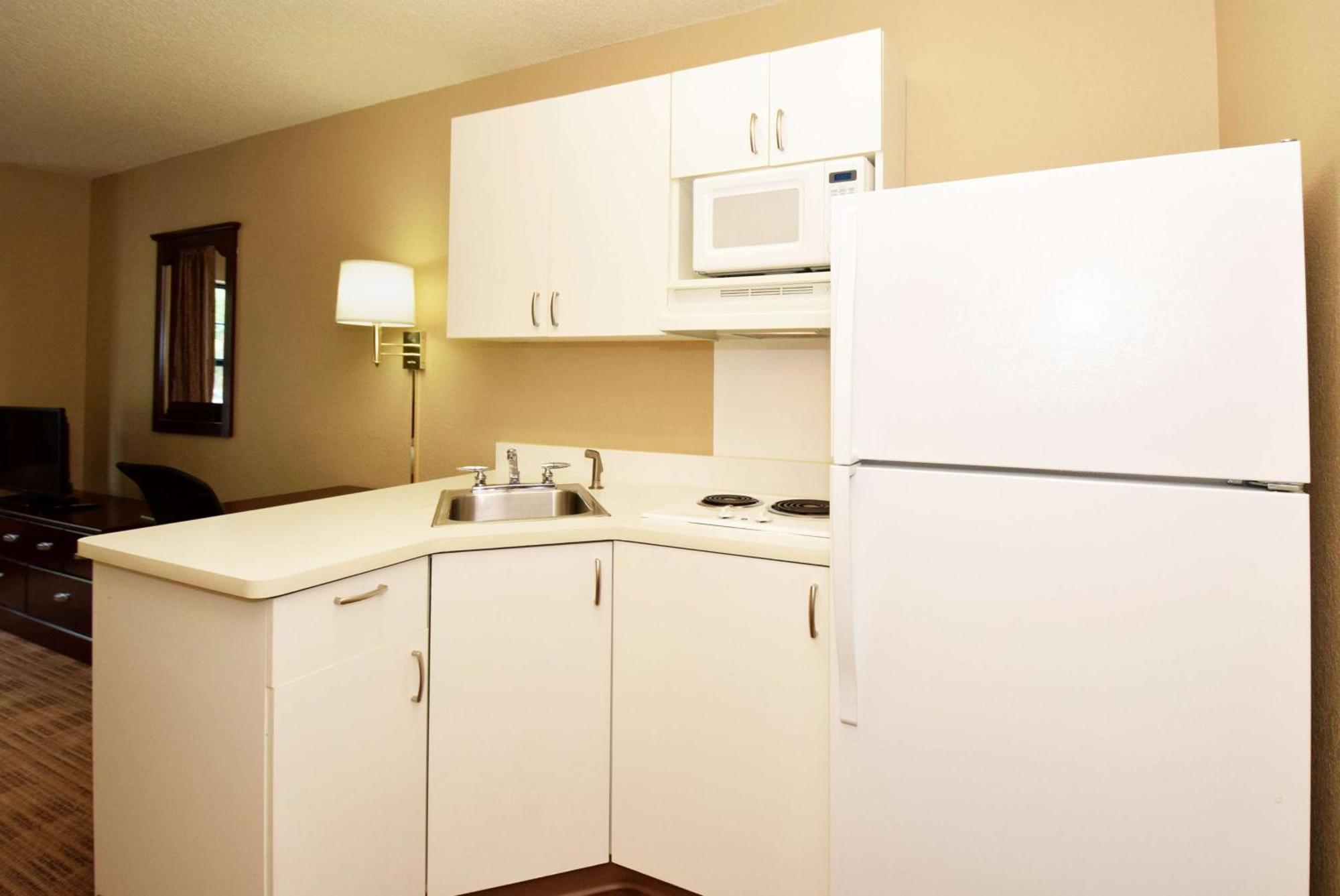 เอ็กซ์เทนด์ สเตย์ อเมริกา - ชิคาโก - เวอร์นอน ฮิลส์ - เลก ฟอเรสต์ Hotel Vernon Hills ภายนอก รูปภาพ