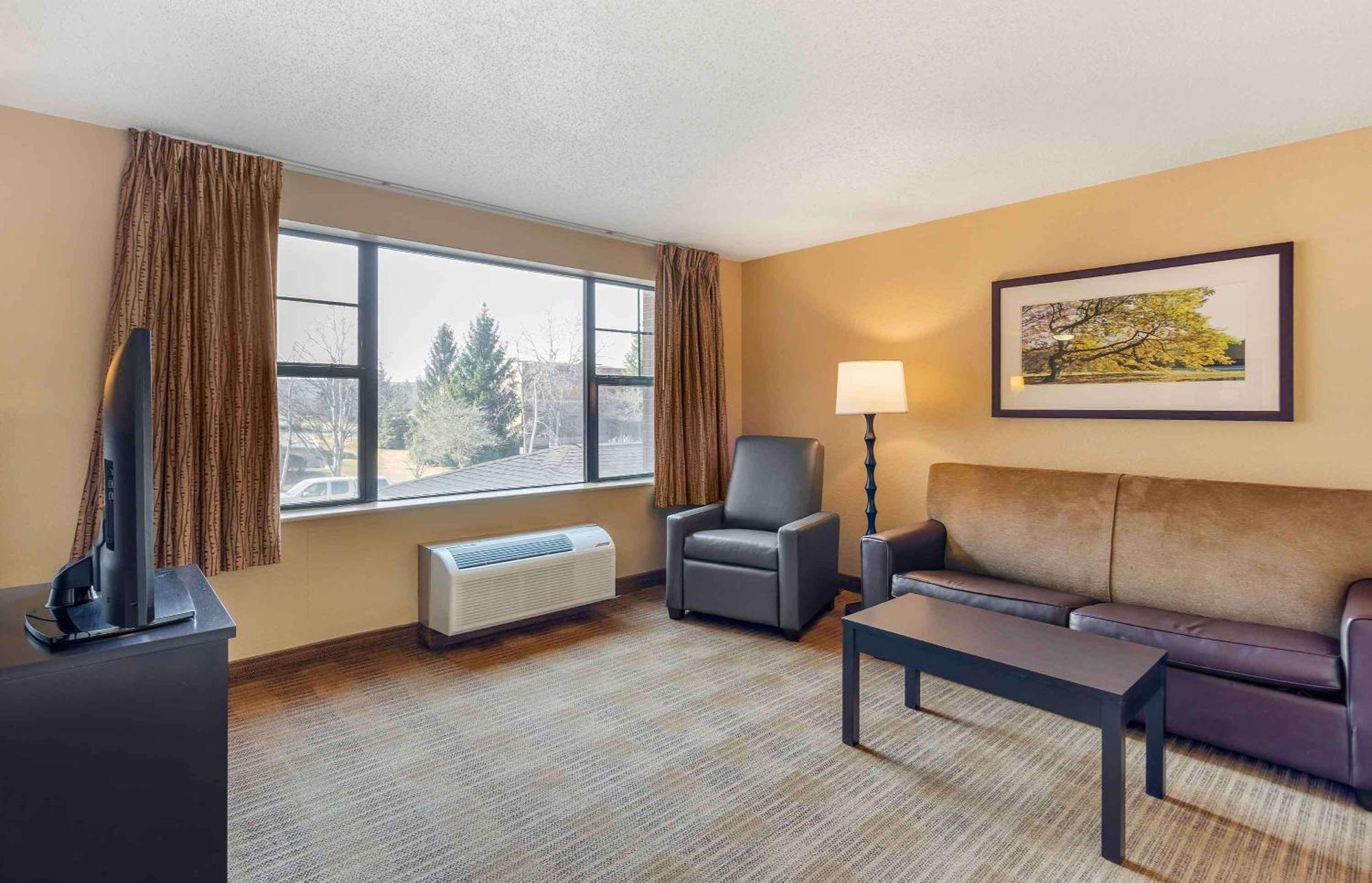 เอ็กซ์เทนด์ สเตย์ อเมริกา - ชิคาโก - เวอร์นอน ฮิลส์ - เลก ฟอเรสต์ Hotel Vernon Hills ภายนอก รูปภาพ