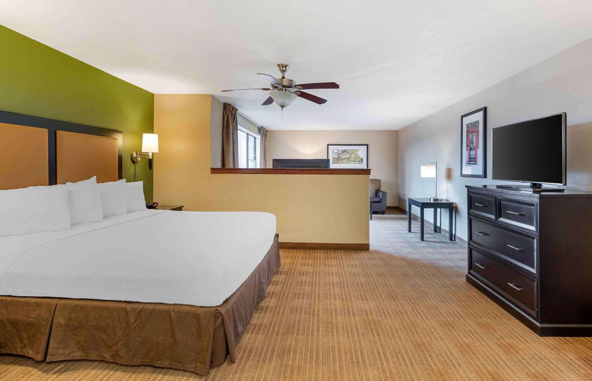 เอ็กซ์เทนด์ สเตย์ อเมริกา - ชิคาโก - เวอร์นอน ฮิลส์ - เลก ฟอเรสต์ Hotel Vernon Hills ภายนอก รูปภาพ